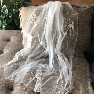 Wedding veil with gold lace